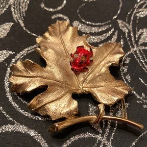 Sarah Coventry Vintage 1960's Gold Tone Leaf Brooch With Red Beetle.
